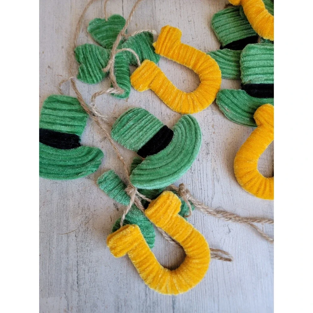 Cupcakes cashmere St Patrick's Day Garland clover horseshoe hat plush